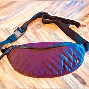Athleta Bag Kinetic New Shine Quilted Belt Bag Crossbody Bag Burgundy Color